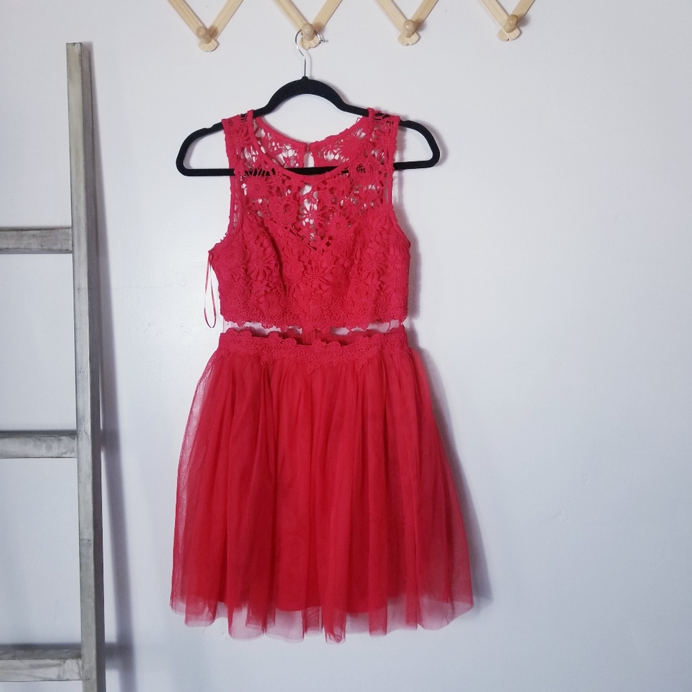 MANIJU RED FORMAL DRESS SIZE MEDIUM